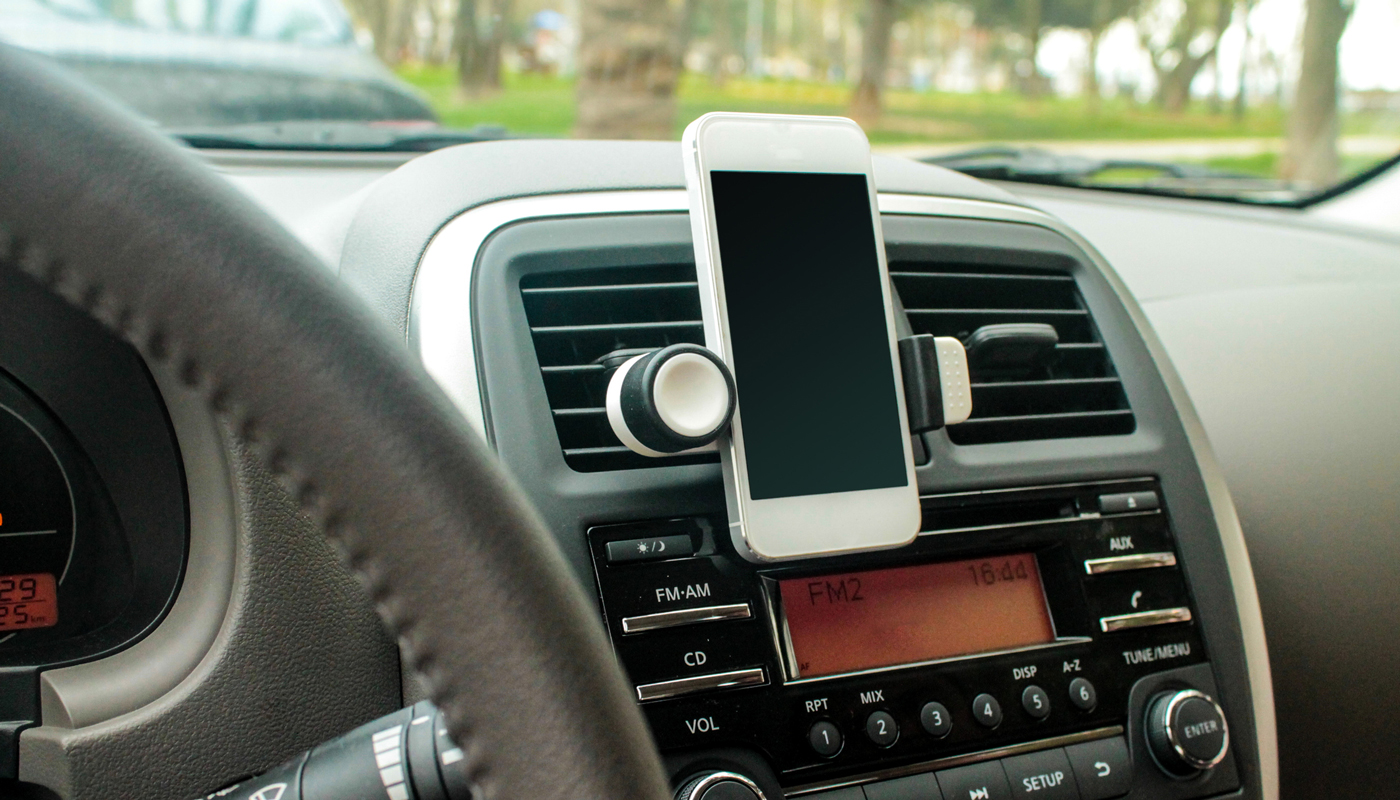 smarphone charging in car