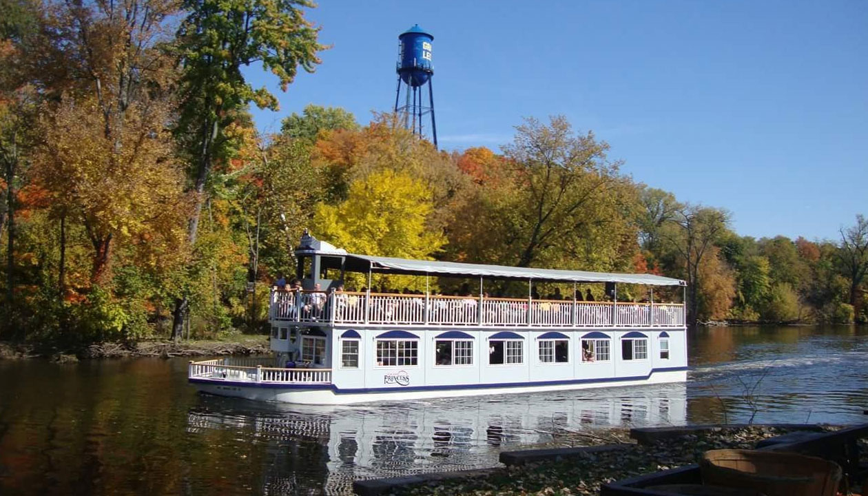 Color Cruise and Island Festivals in Grand Ledge, Michigan