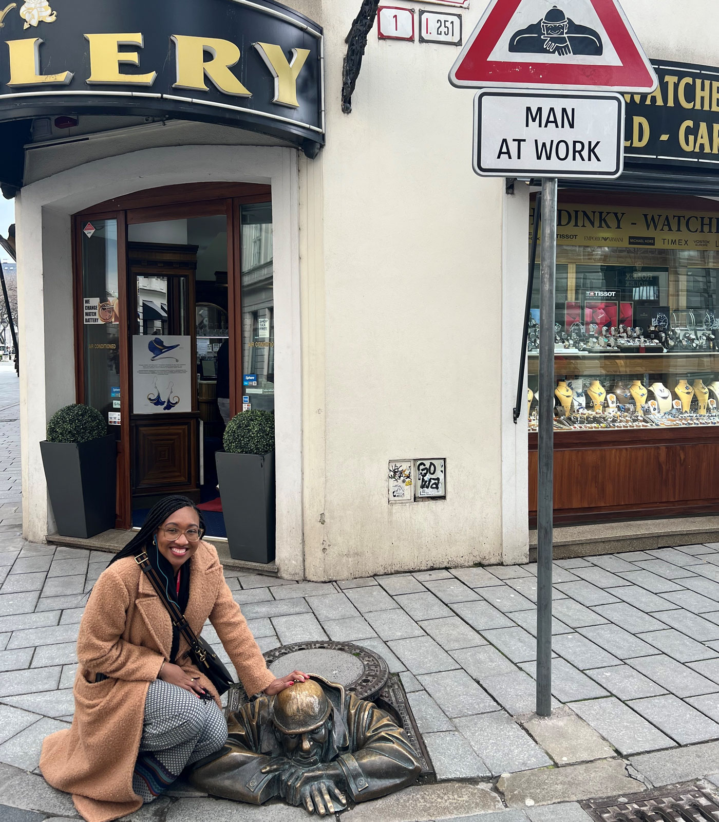 Jamin Langford at the Man at Work Statue bratislava