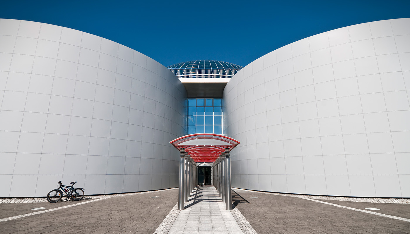 Exterior of the Perlan Museum, white exterior with entrance in center